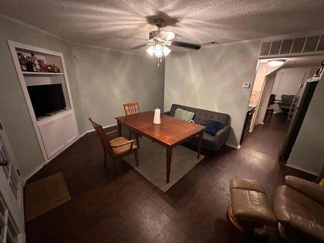 Building Photo - 600 Bagby Ave