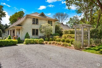 Building Photo - 68 Hedges Ln