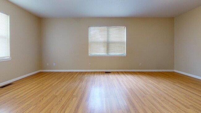 Foto del edificio - 5 bedrooms, 2.5 bathrooms House