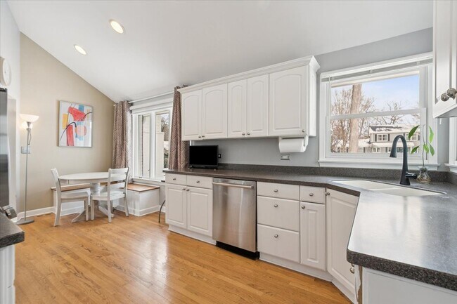 Foto del edificio - 825 Highview Terrace