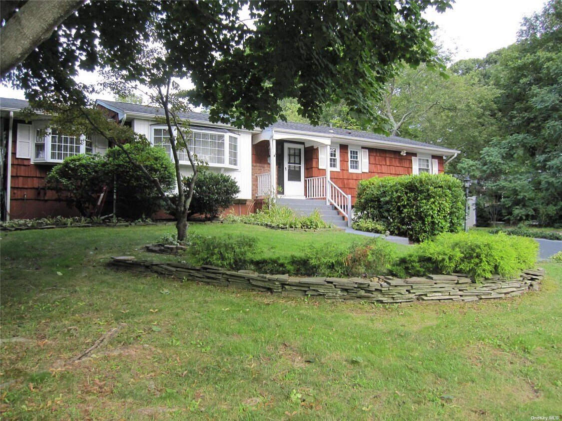 Primary Photo - 6 Merlin Ln