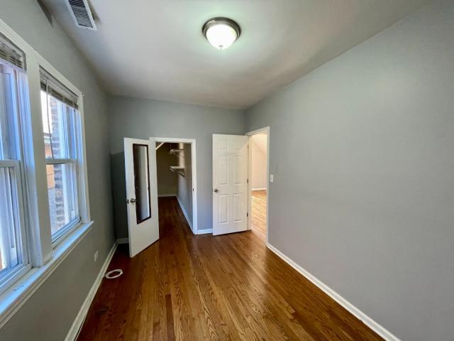 Building Photo - 3 bedroom in Chicago IL 60618