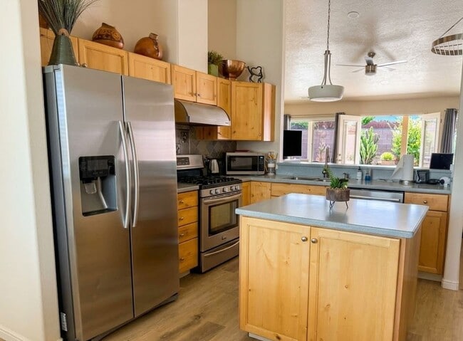 Building Photo - Snow Canyon Single Family