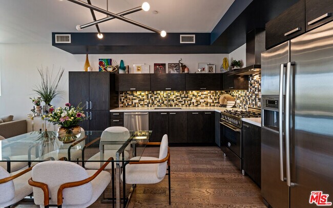 Foto del edificio - 751 N Fairfax Ave