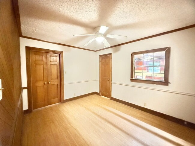 Foto del edificio - Charming 2-Bedroom Home with Office