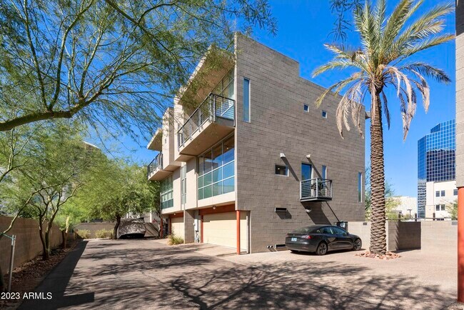 Building Photo - 215 W Catalina Dr