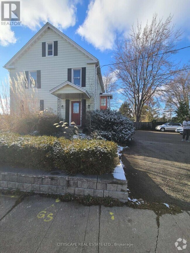 Queensway Garden/Stamford Centre Apartments under C2,000 Niagara