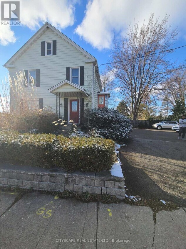 4683 Dorchester Rd, Niagara Falls, ON L2E 6N7 House for Rent in