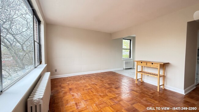 Building Photo - 244 Roncesvalles Av