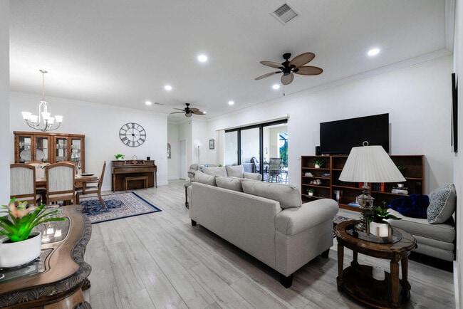 Building Photo - 1155 SW Bent Pine Cove