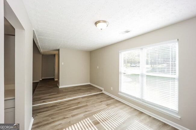 Building Photo - 6270 Beethoven Cir