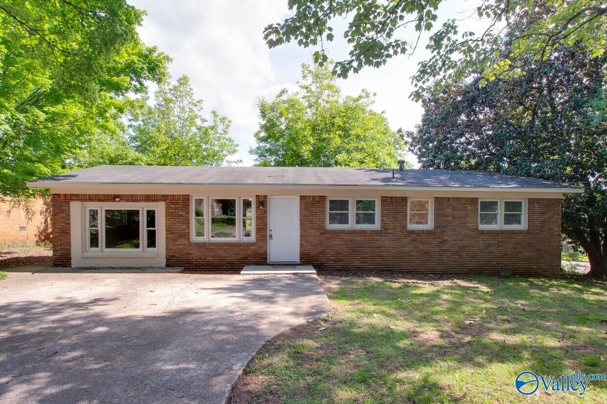 Primary Photo - 4813 Joy Dr NW