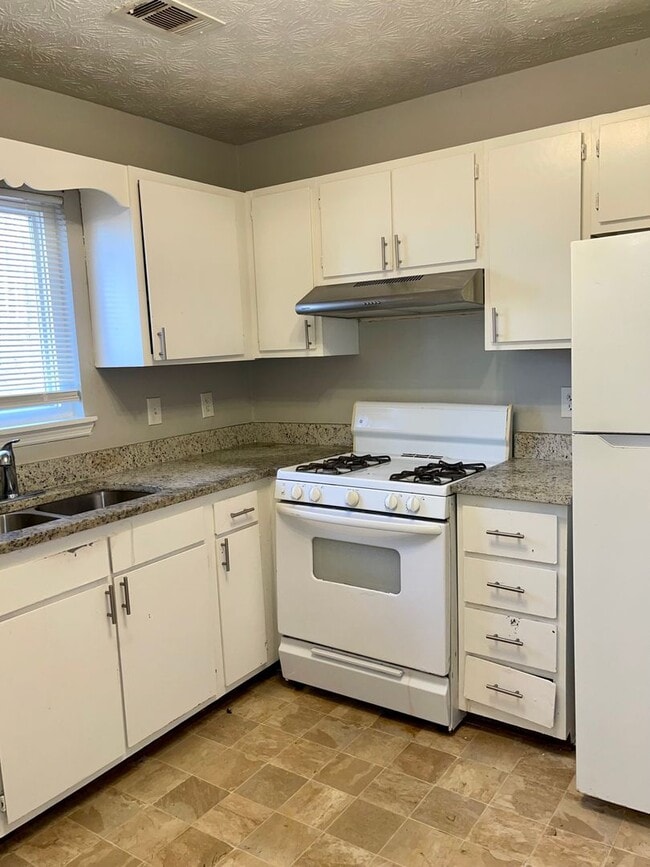 Foto del edificio - 945 Silverwood Dr