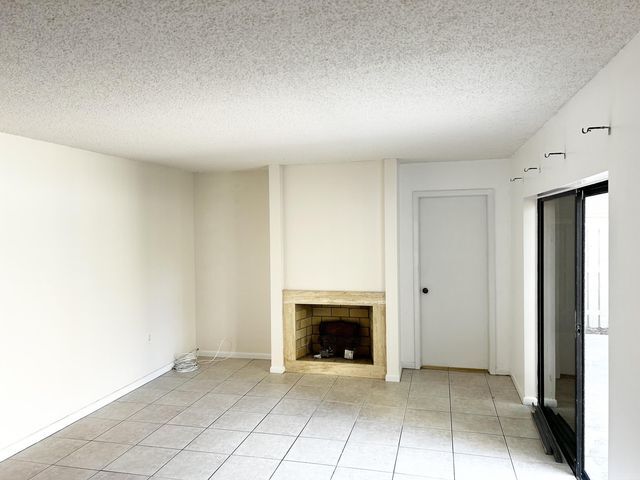 Building Photo - 1620 16th Ln