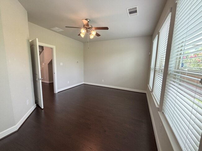 Building Photo - 9611 Knights Station Dr