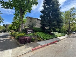 Building Photo - 642 Commons Dr