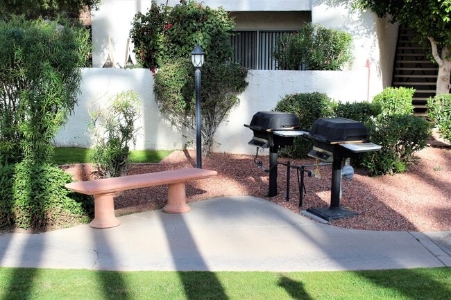 Foto del edificio - One Bedroom, One Bath Condo at Monaco South Condominiums