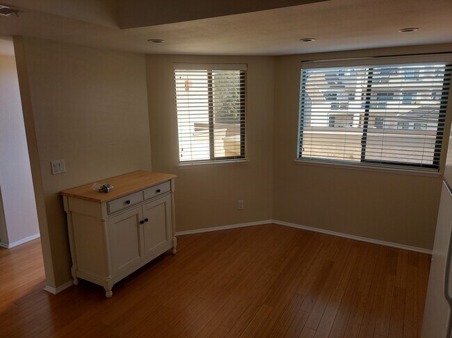 Building Photo - 558 Terrace View Pl