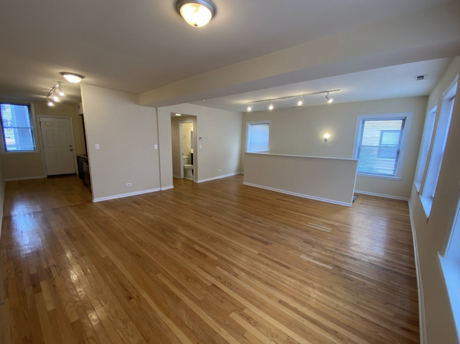 Living Room - 2807 W Lawrence Ave