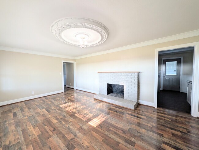 Foto del edificio - 4143 Devine Rd
