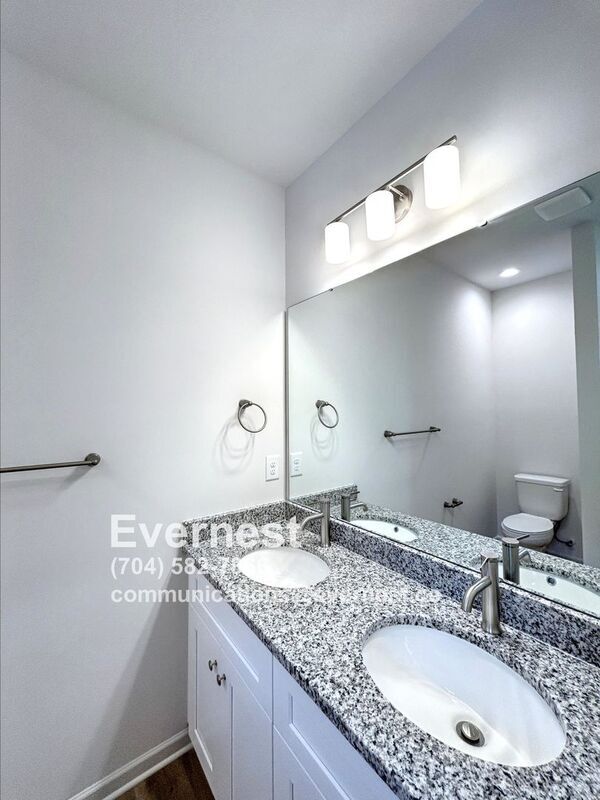 Building Photo - 715 N McFarland St