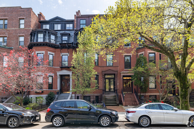 Exterior - 447 Beacon St