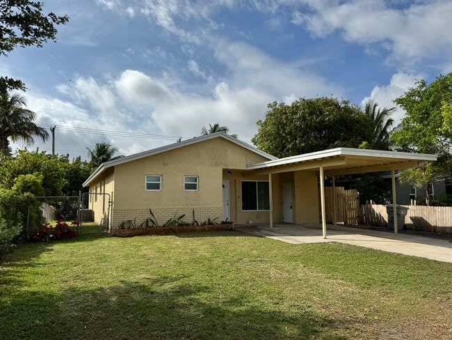 Building Photo - 232 NW 9th St