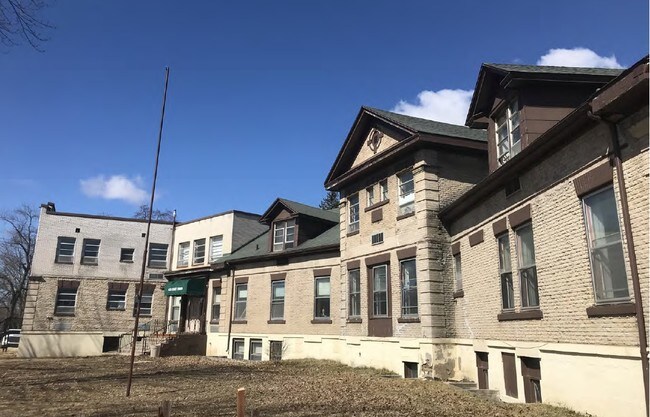 Building Photo - 423 E Irwin St