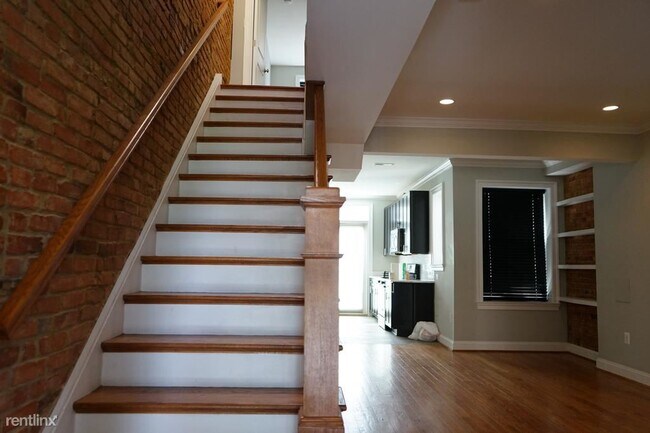 Building Photo - 2 br, 1.5 bath House - 208 N St NW
