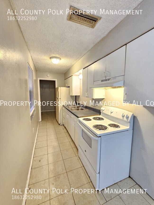 Building Photo - 1122 Mercury Dr W