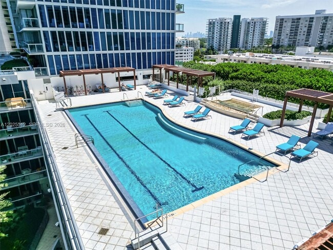 Foto del edificio - 6801 Collins Ave