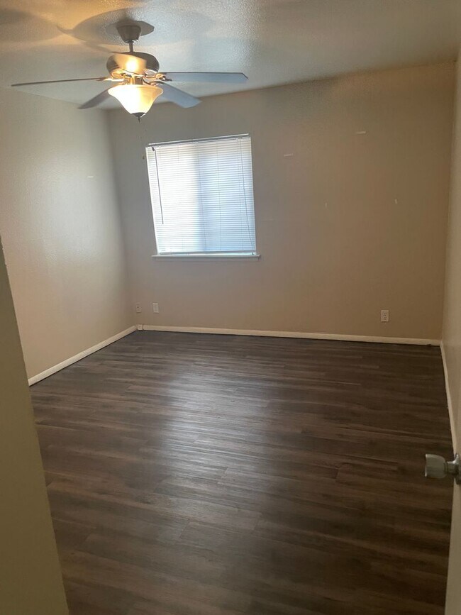 Foto del edificio - 5923 E 33rd Ct