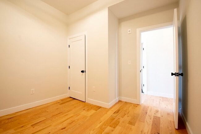 Building Photo - 279 Webster St