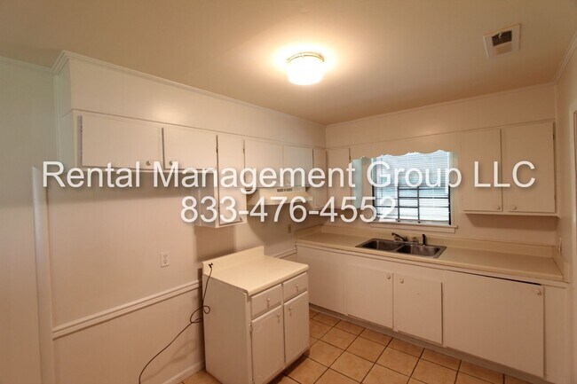 Building Photo - New On The Market with Fresh Updates!!