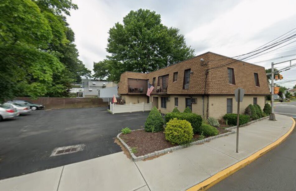 Foto del edificio - "1-Bedroom Gem with Granite Touches in Woodridge's Heart! with private off street parking"