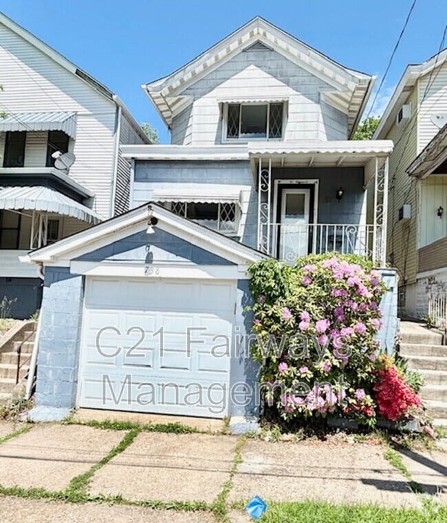 Building Photo - 738 10th St