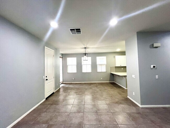 Building Photo - Modern Eastvale Home | 3 Bed | 2.5 Bath | 2-Car Garage | Pool & Gym | Solar Panels
