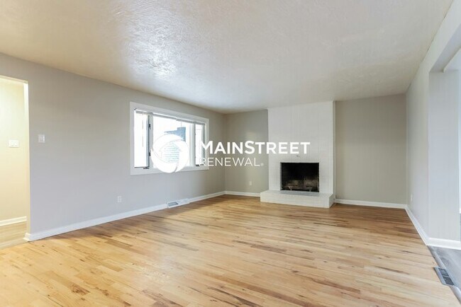 Building Photo - 4 Bedroom Pet-Friendly Home in AURORA, CO with Main Street Renewal