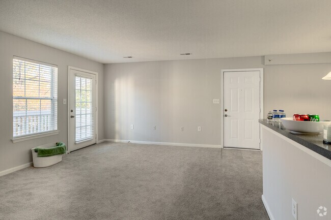 2 habitaciones, 2 baños - 877 pies cuadrados - Unidad modelo - Sala de estar - Summerland Heights Apartments