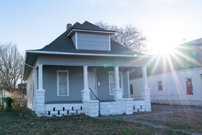 Building Photo - 1210 S Water St