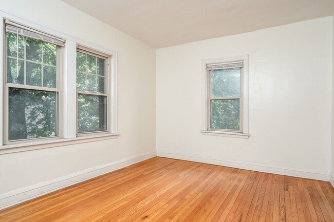 Interior Photo - 2226 Garfield Ave S