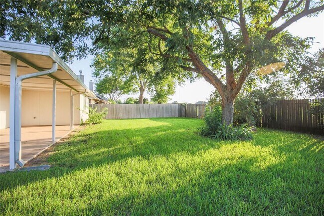 Building Photo - 1306 Village Ct Blvd