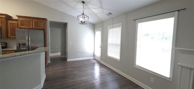 Foto del edificio - 439 Red Bud Rd