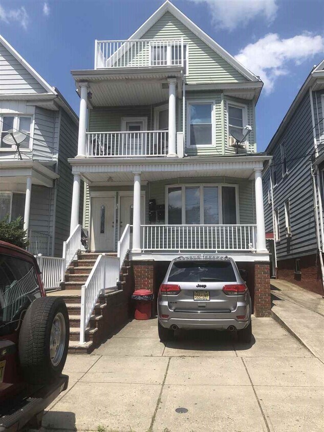 Primary Photo - 145 W 24th St