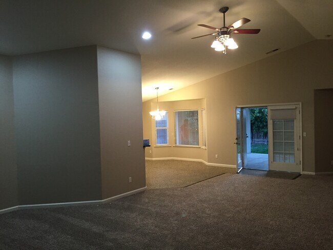 Foto del edificio - Spacious 4/2 Near Central High School
