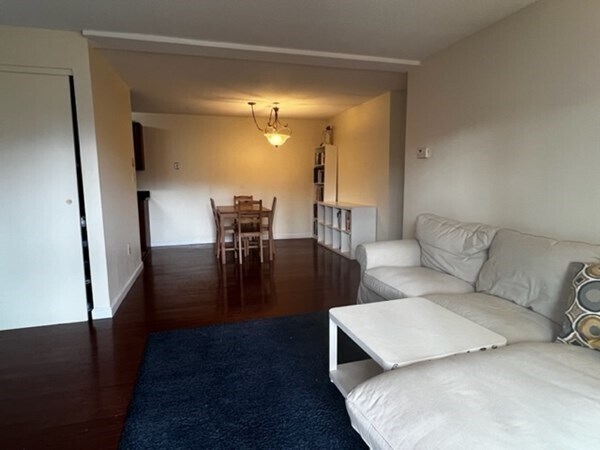 Foto del edificio - 44 Silver Hill Ln