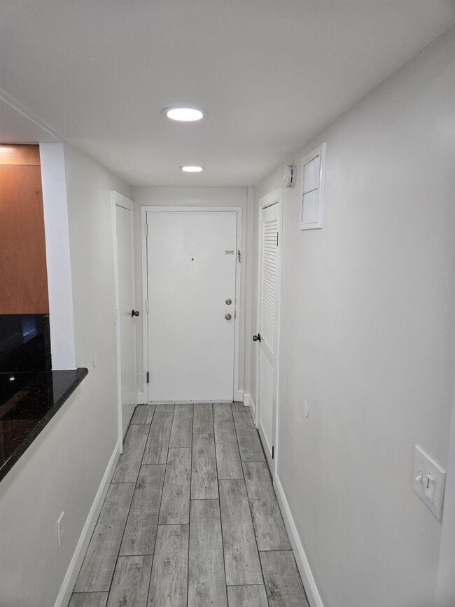 Building Photo - 200 43rd St