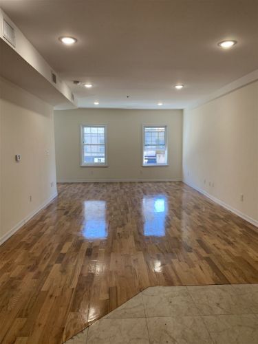 Foto principal - 631 Newark Ave