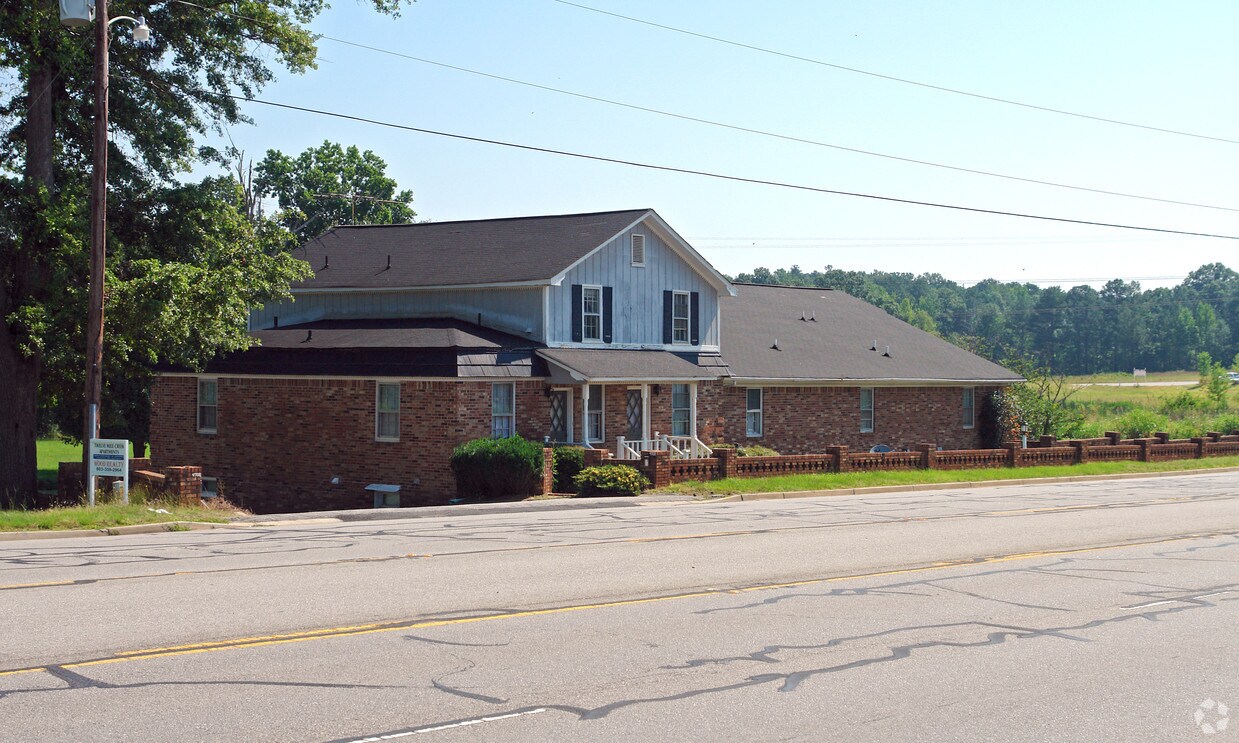 Primary Photo - Twelve Mile Creek Apartments