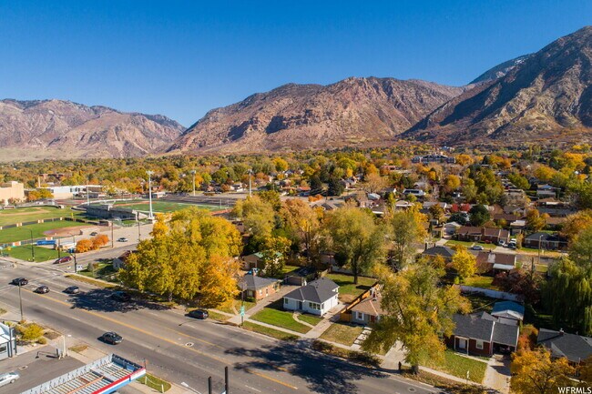 Foto del edificio - Room for rent in Great Ogden Location!